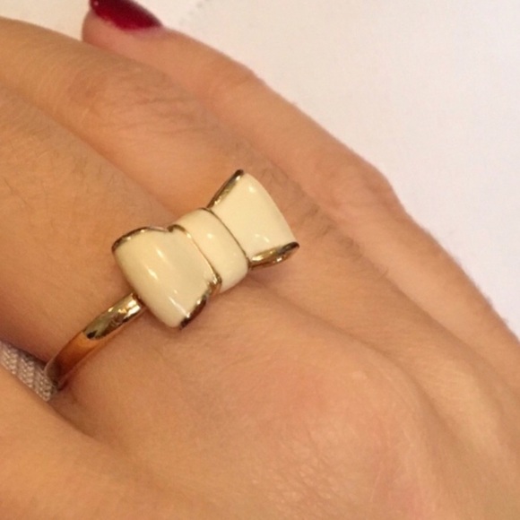 KATE SPADE • Take A Bow Bow Ring - Picture 3 of 6